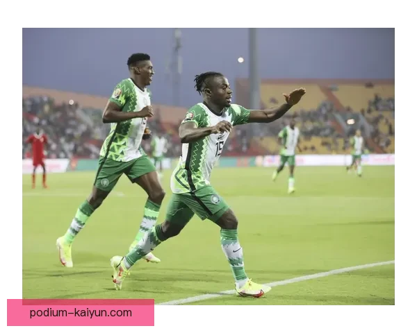 滕哈赫欧冠战术分析：球队表现稳健面临关键挑战