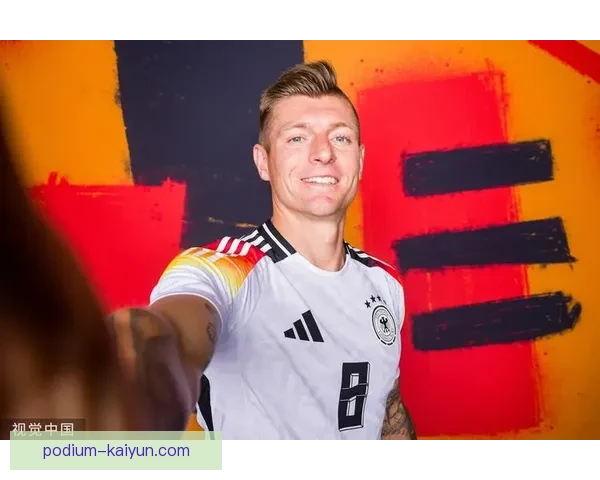 德国主帅纳格尔斯曼近期表现引发关注，球队状态持续提升。