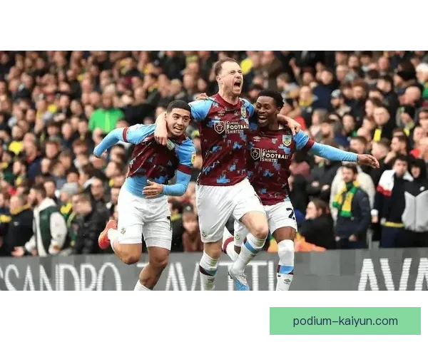 伯恩利球员阿尔克莱尔近期表现稳健，助力球队提升防守稳定性